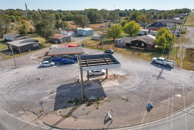 Photo 2 — 100 S Carnegie Street, Carnegie, OK 73015