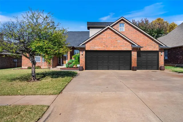 Photo 3 — 301 E Richmond Terrace, Mustang, OK 73064