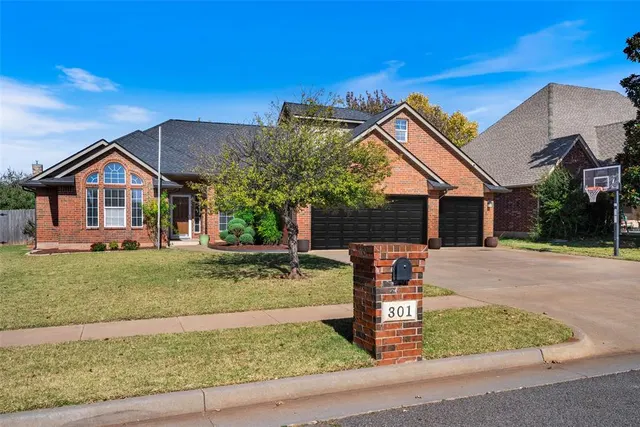 Photo 2 — 301 E Richmond Terrace, Mustang, OK 73064