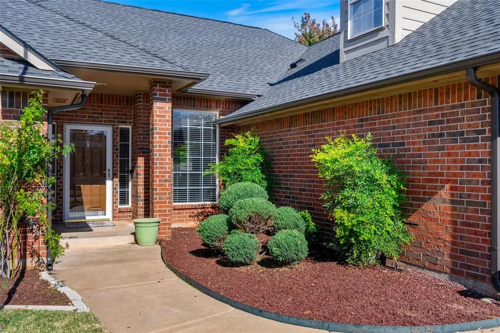 Photo 4 — 301 E Richmond Terrace, Mustang, OK 73064