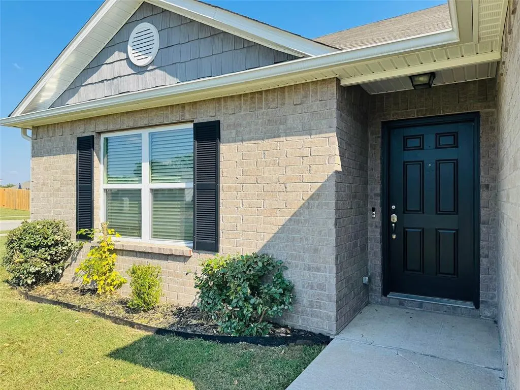 Photo 2 — 14233 N 73rd East Avenue, Collinsville, OK 74021