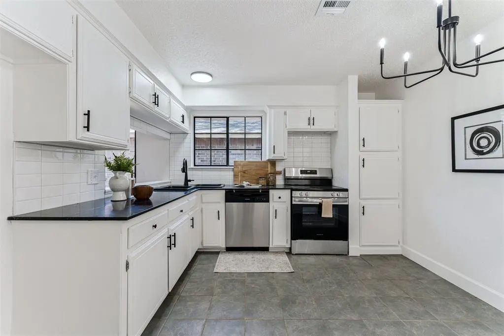 Photo 6 — 7734 Doris Drive, Oklahoma City, OK 73162