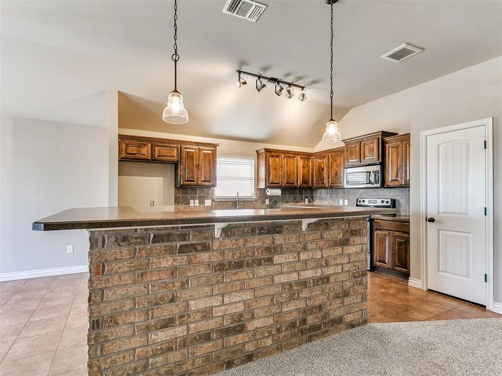 Photo 11 — 3113 Queenston Avenue, Norman, OK 73071