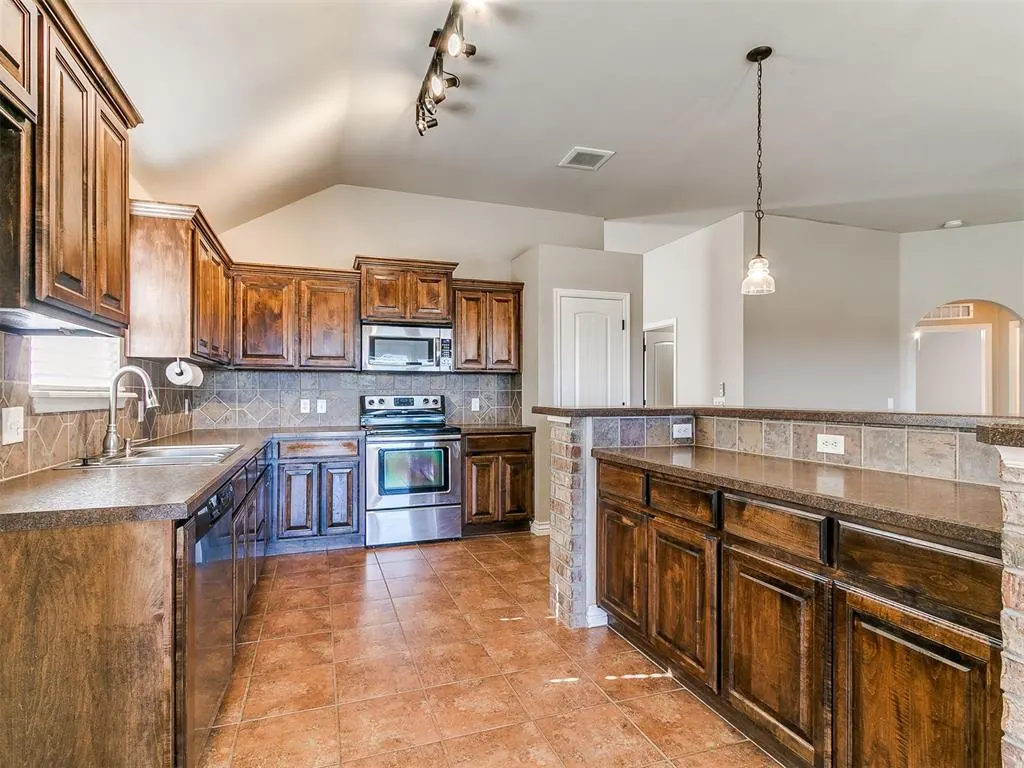 Photo 13 — 3113 Queenston Avenue, Norman, OK 73071
