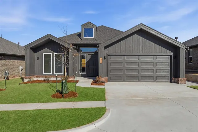 Front exterior — 618 Berline Road, Guthrie, OK 73044