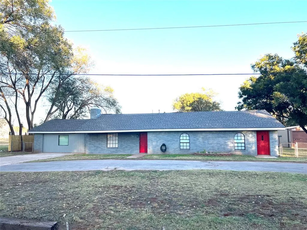 Front exterior — 208 S 3rd Street, Sayre, OK 73662