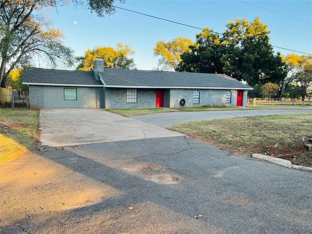 Photo 3 — 208 S 3rd Street, Sayre, OK 73662