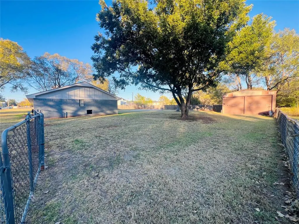 Photo 4 — 208 S 3rd Street, Sayre, OK 73662
