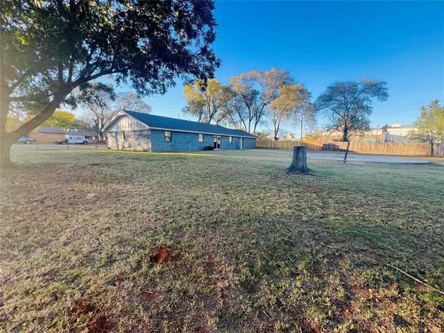 Photo 5 — 208 S 3rd Street, Sayre, OK 73662