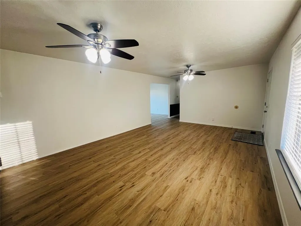 Photo 13 — 208 S 3rd Street, Sayre, OK 73662