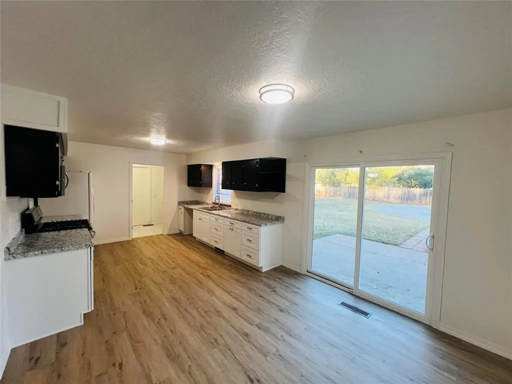 Photo 15 — 208 S 3rd Street, Sayre, OK 73662