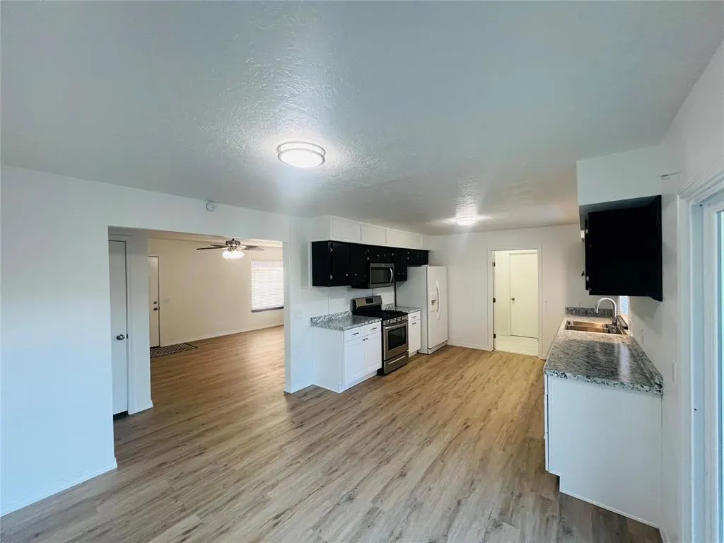 Photo 16 — 208 S 3rd Street, Sayre, OK 73662