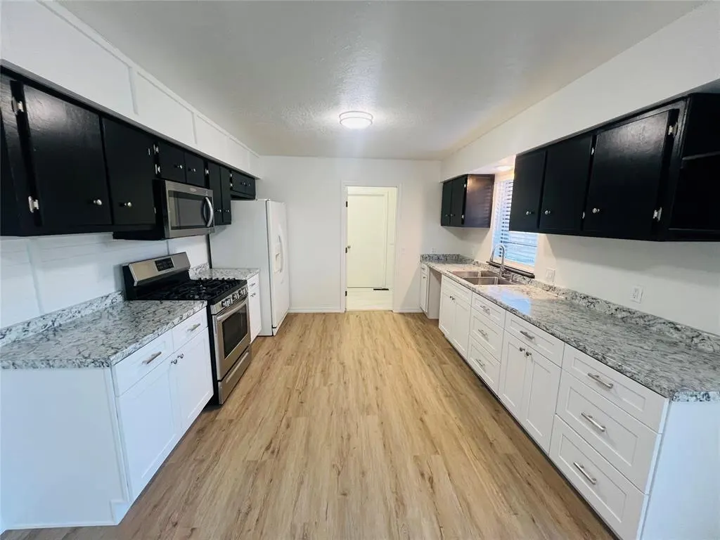 Photo 17 — 208 S 3rd Street, Sayre, OK 73662