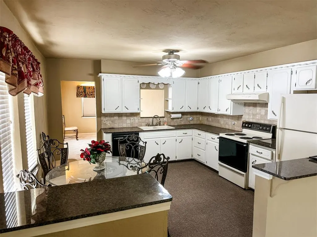 Photo 3 — 802 S Mission Street, Anadarko, OK 73005