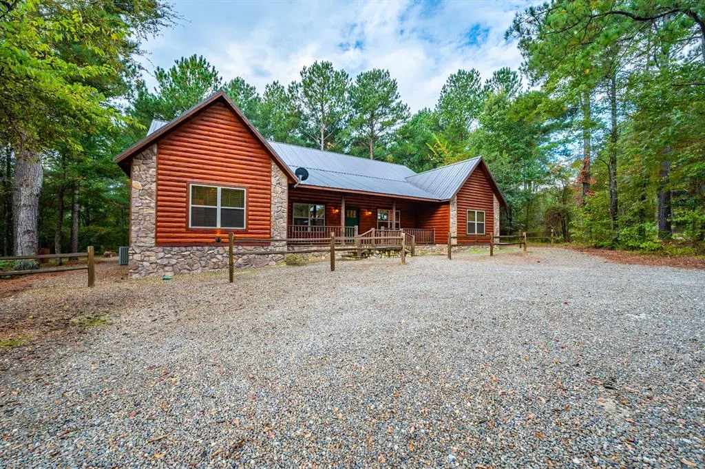 Photo 3 — 174 Timber Hills Lane, Broken Bow, OK 74728