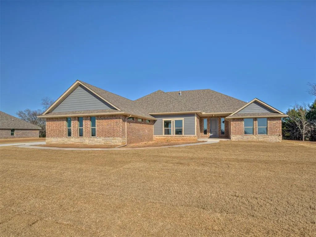 Photo 2 — 10100 Gentry Crossing, Oklahoma City, OK 73169