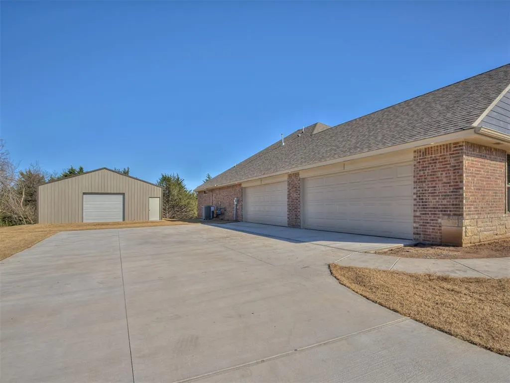 Photo 3 — 10100 Gentry Crossing, Oklahoma City, OK 73169