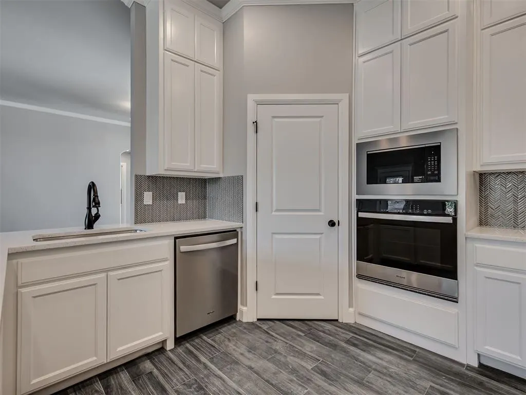 Photo 14 — 10100 Gentry Crossing, Oklahoma City, OK 73169