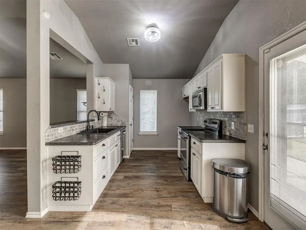 Photo 8 — 3200 SW 103rd Street, Oklahoma City, OK 73159