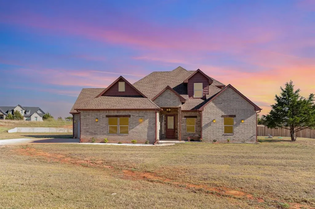 Front exterior — 8335 Elk Valley, Guthrie, OK 73044