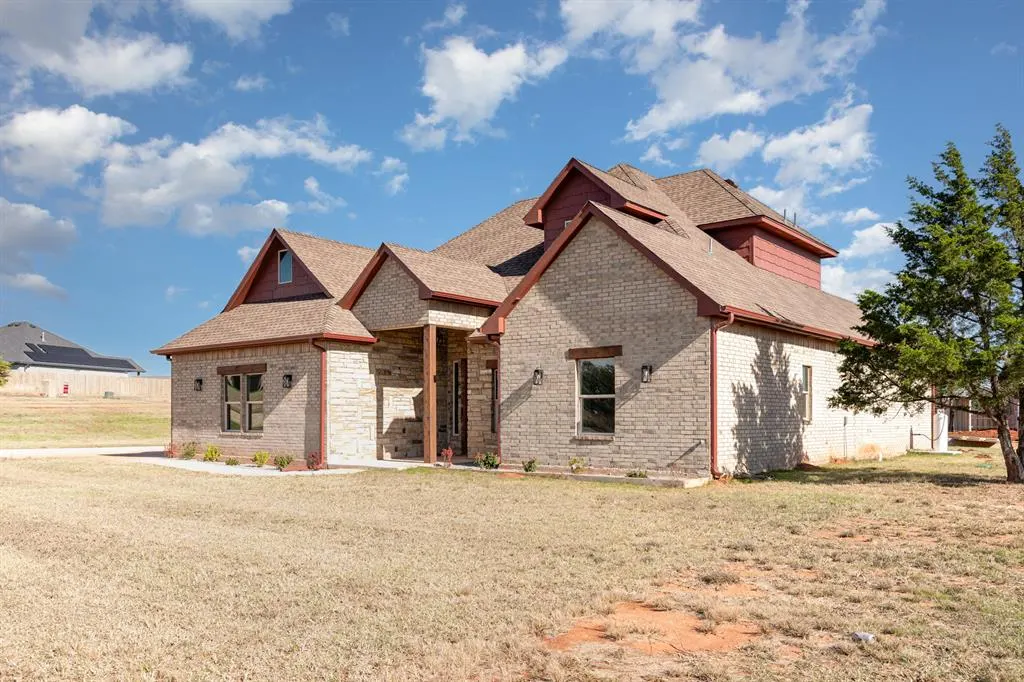 Photo 3 — 8335 Elk Valley, Guthrie, OK 73044