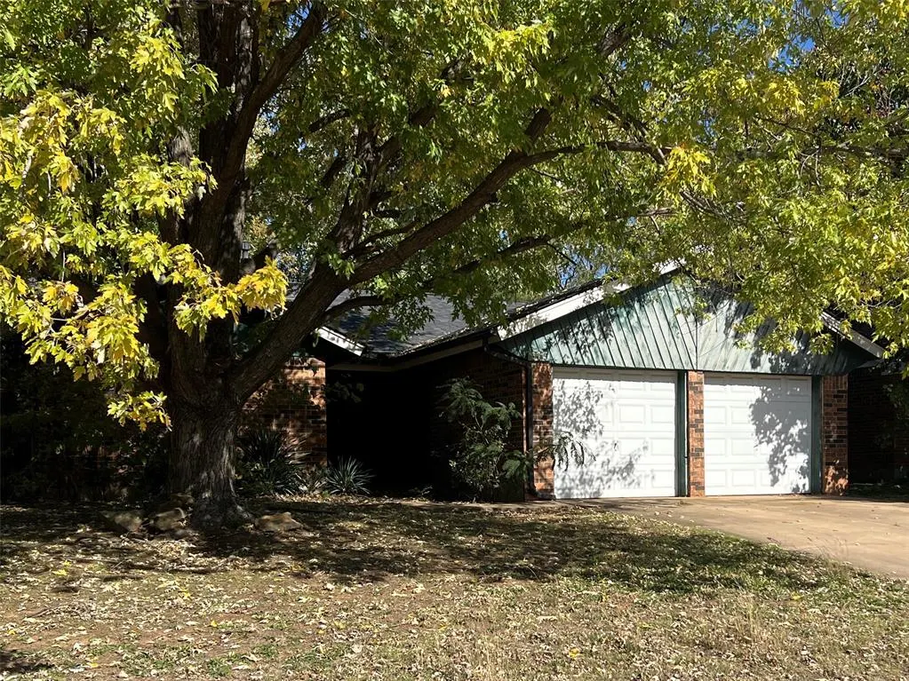 Front exterior — 325 Cherryvale Road, Edmond, OK 73003