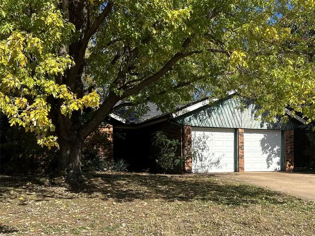 Front exterior — 325 Cherryvale Road, Edmond, OK 73003