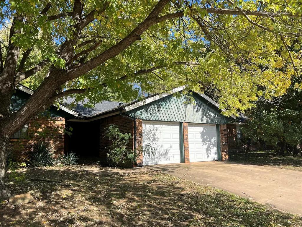 Photo 2 — 325 Cherryvale Road, Edmond, OK 73003