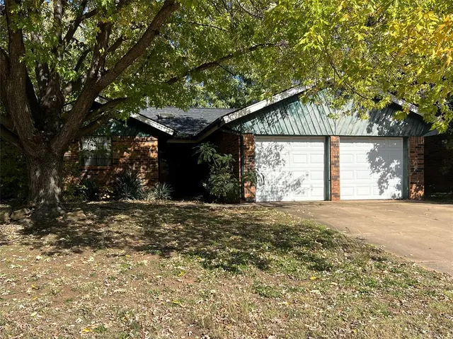 Photo 3 — 325 Cherryvale Road, Edmond, OK 73003