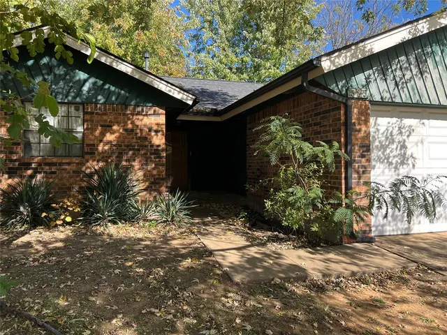 Photo 4 — 325 Cherryvale Road, Edmond, OK 73003