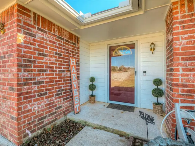 Photo 2 — 21878 Faye Lane, Harrah, OK 73045