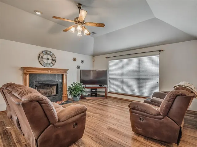 Photo 6 — 21878 Faye Lane, Harrah, OK 73045