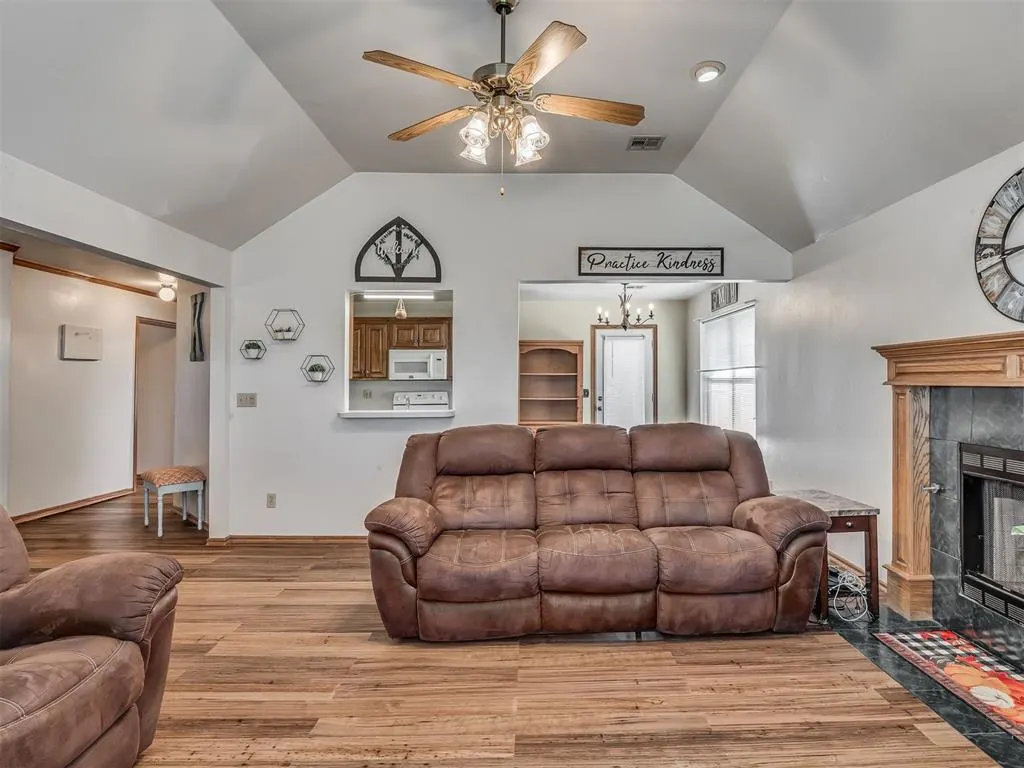Photo 7 — 21878 Faye Lane, Harrah, OK 73045