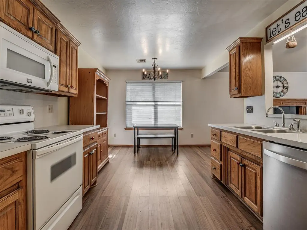 Photo 9 — 21878 Faye Lane, Harrah, OK 73045