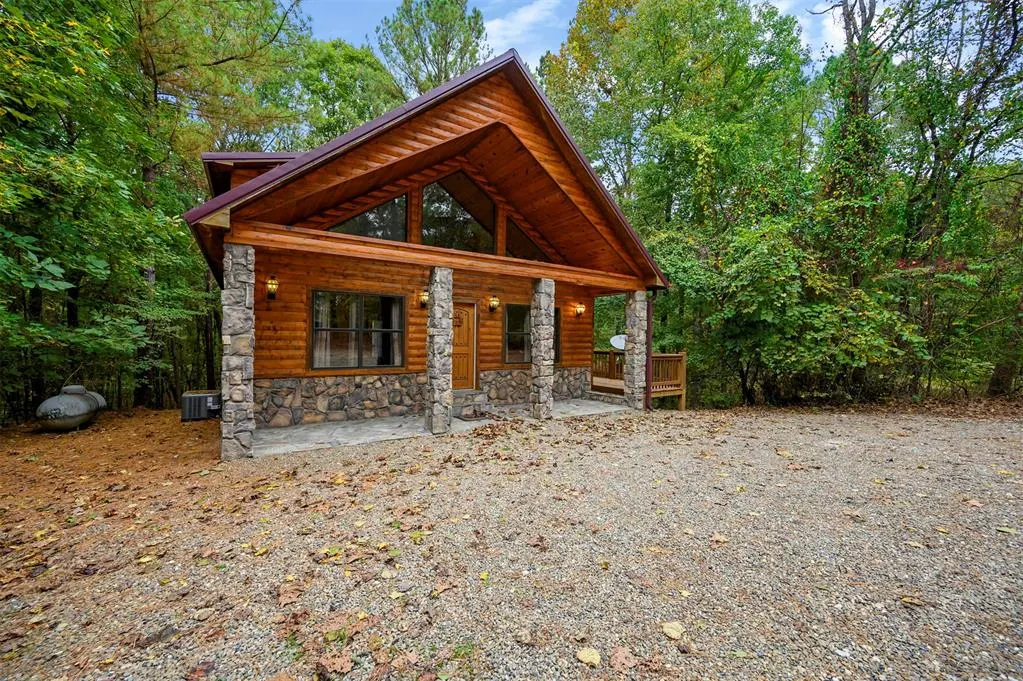 Photo 2 — 625 Deer Creek Trail, Broken Bow, OK 74728