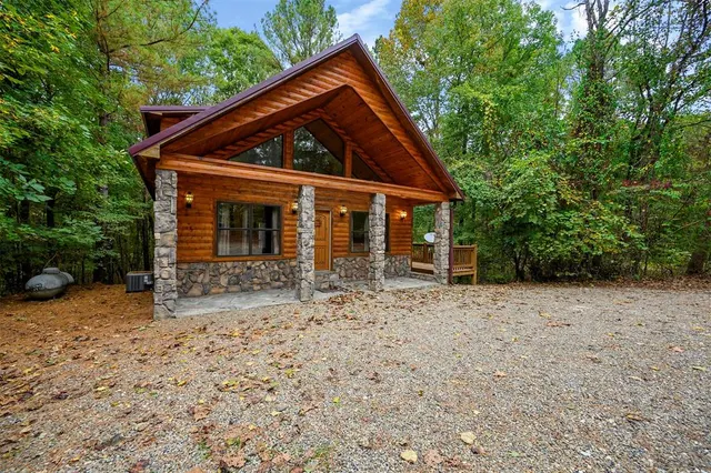Photo 2 — 625 Deer Creek Trail, Broken Bow, OK 74728