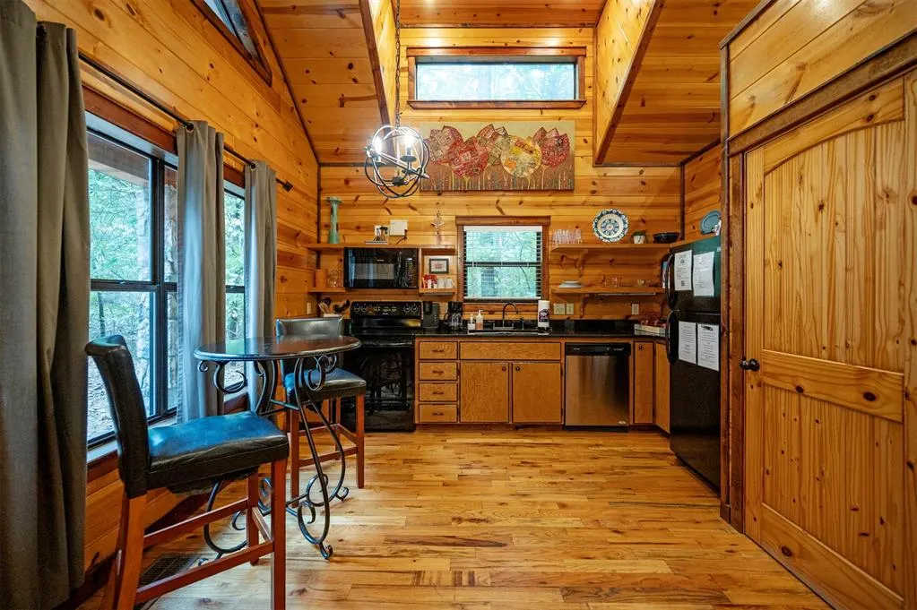 Photo 13 — 625 Deer Creek Trail, Broken Bow, OK 74728