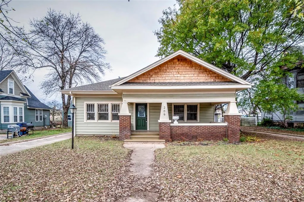 Front exterior — 209 W 6th Street, Stroud, OK 74079