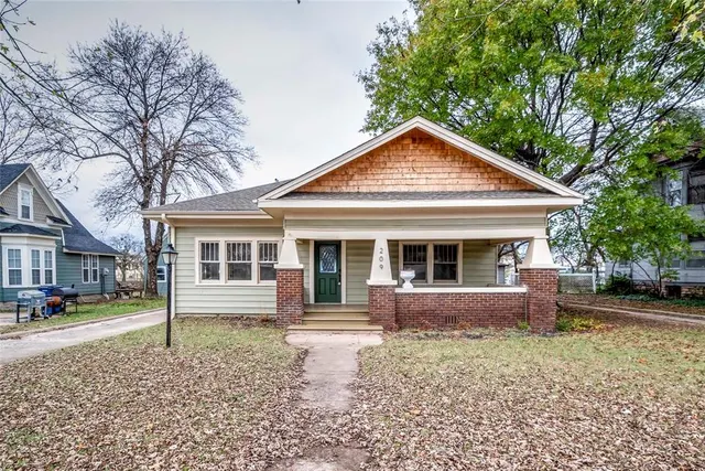 Front exterior — 209 W 6th Street, Stroud, OK 74079