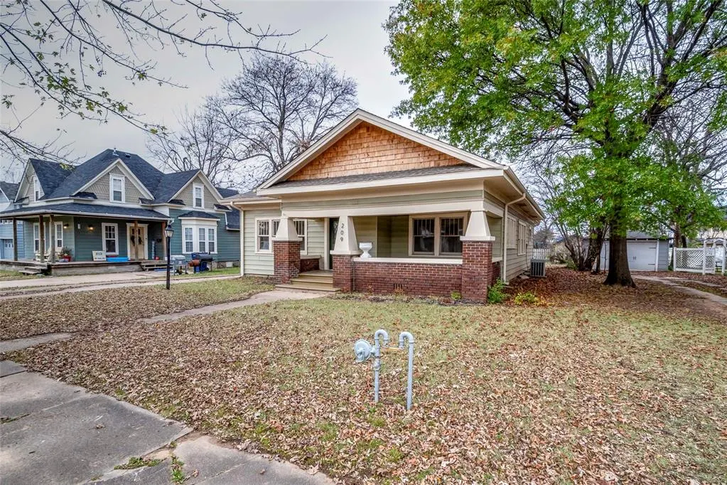 Photo 3 — 209 W 6th Street, Stroud, OK 74079