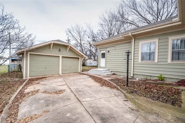 Photo 4 — 209 W 6th Street, Stroud, OK 74079