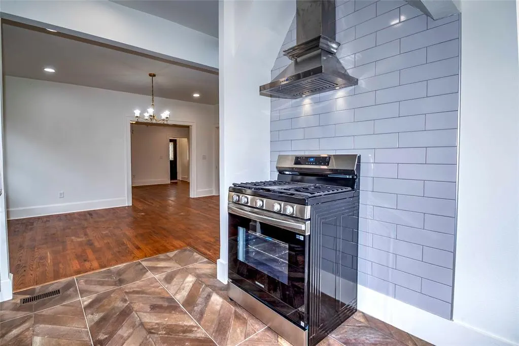 Photo 14 — 209 W 6th Street, Stroud, OK 74079