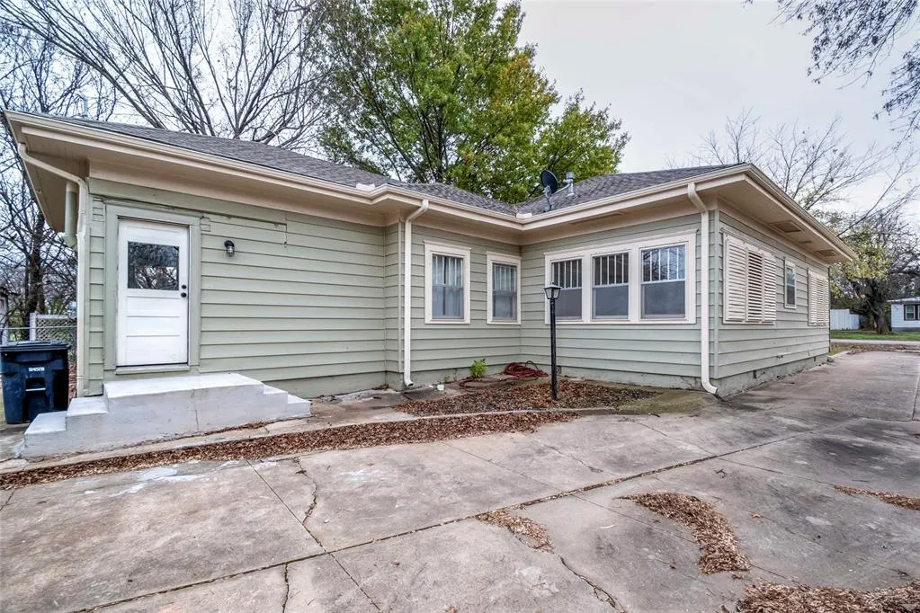 Photo 30 — 209 W 6th Street, Stroud, OK 74079