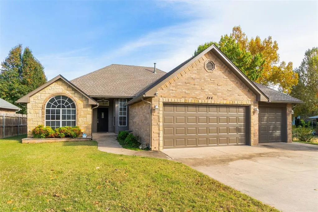 Photo 2 — 844 N Pine Avenue, Oklahoma City, OK 73130
