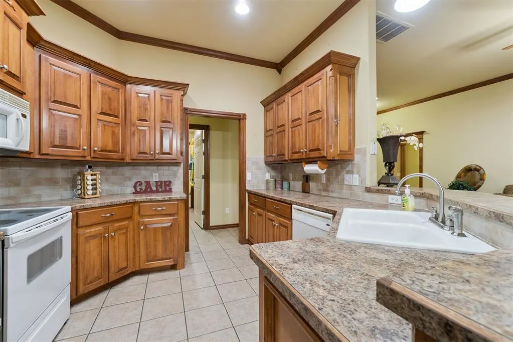 Photo 16 — 844 N Pine Avenue, Oklahoma City, OK 73130