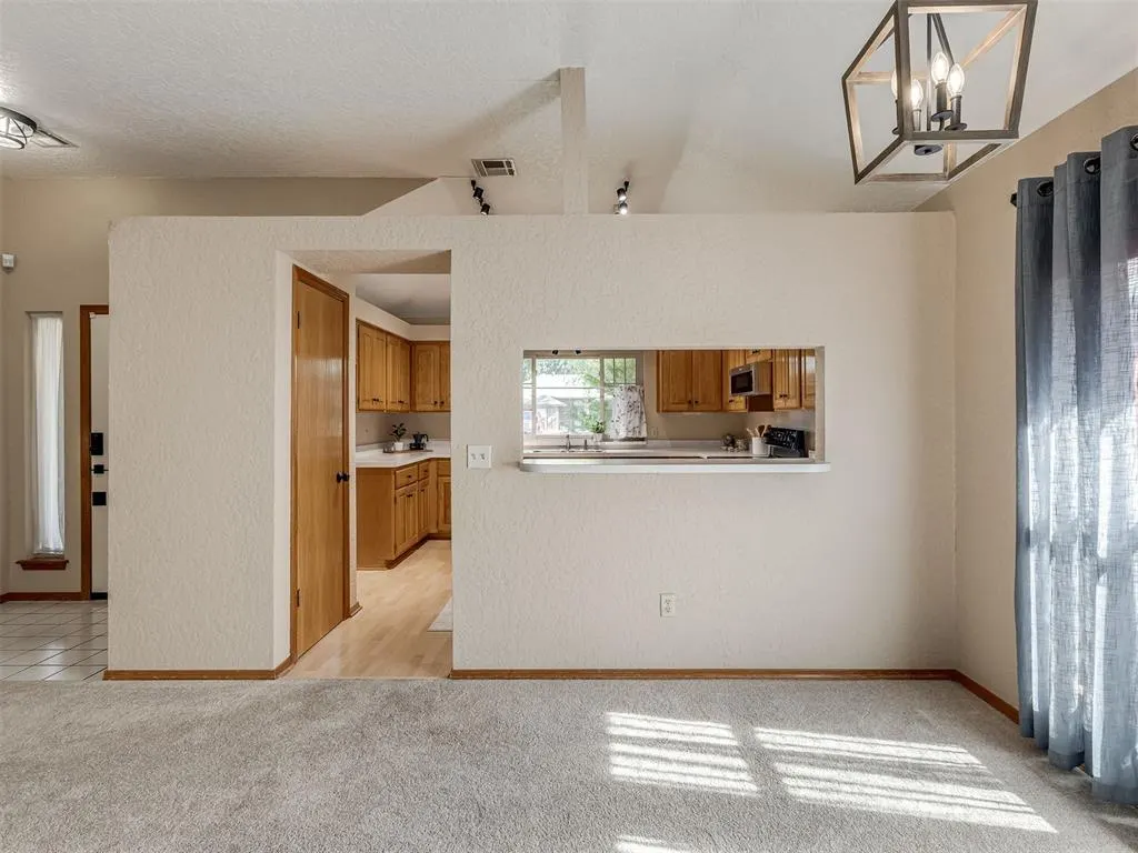 Photo 11 — 11407 Wallace Avenue, Oklahoma City, OK 73162