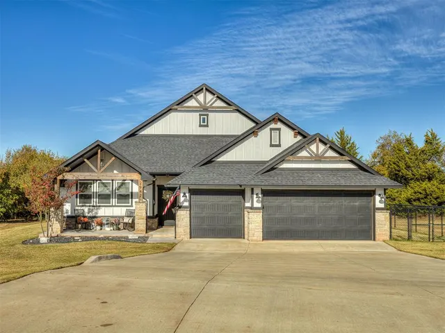 Photo 2 — 2947 Redwood Court, Newcastle, OK 73065