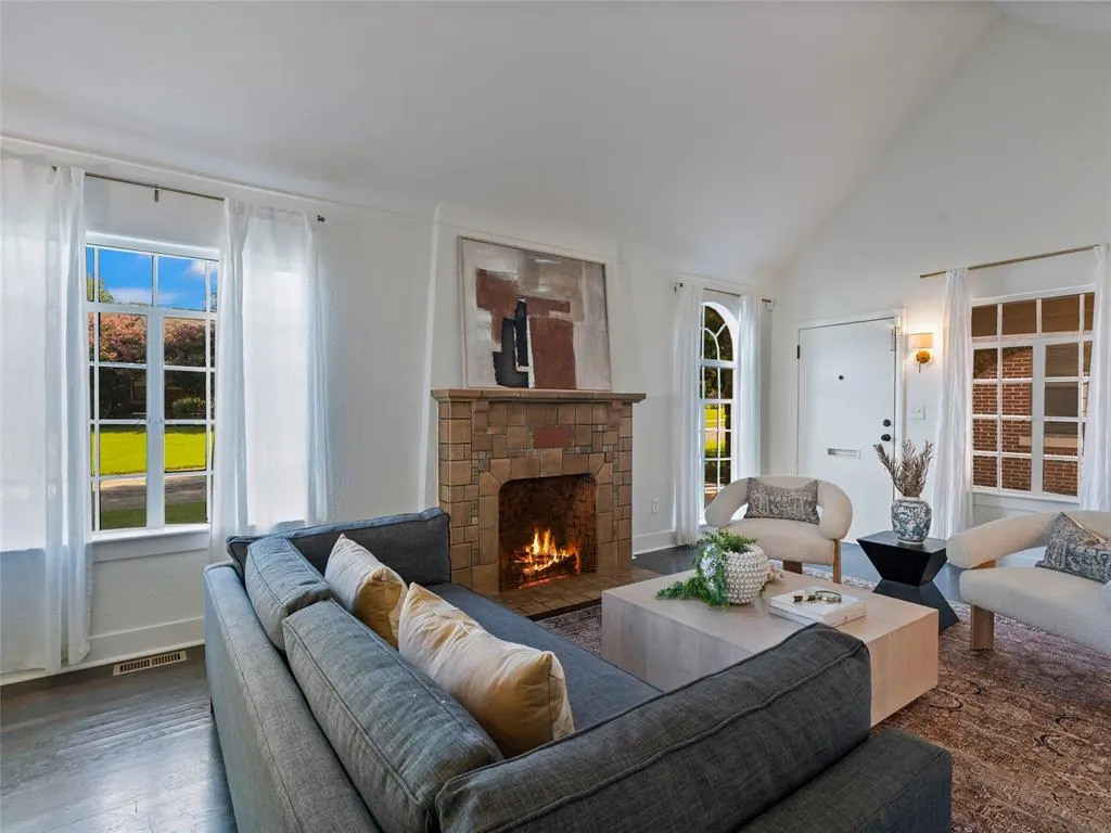 Photo 6 — 212 Edgemere Court, Oklahoma City, OK 73118