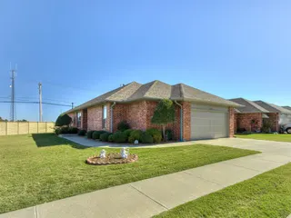 Sold home at 9204 Roadrunner Avenue