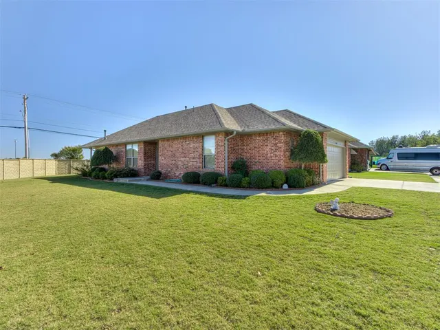 Photo 2 — 9204 Roadrunner Avenue, Oklahoma City, OK 73139